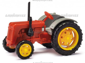 N - Traktor Famulus, erven